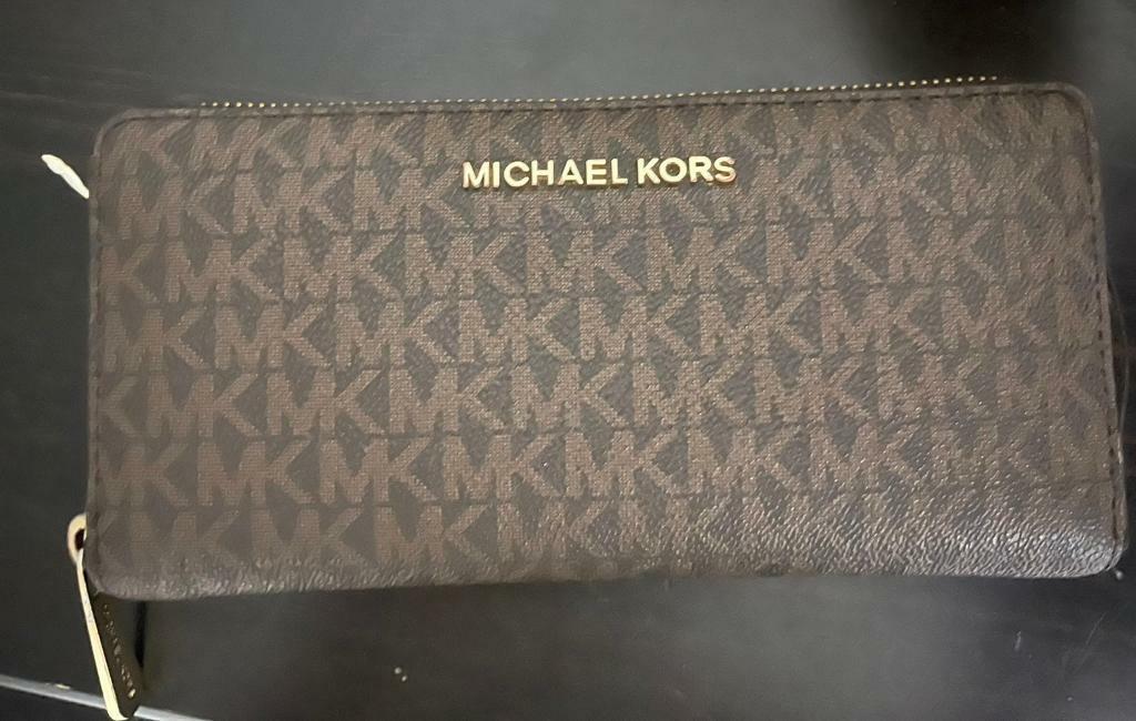 Michael Kors wallet | in Southgate 